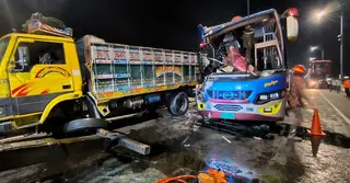 পদ্মাসেতুতে বাস-ট্রাকের সংঘর্ষ; নিহত ২, আহত ১০